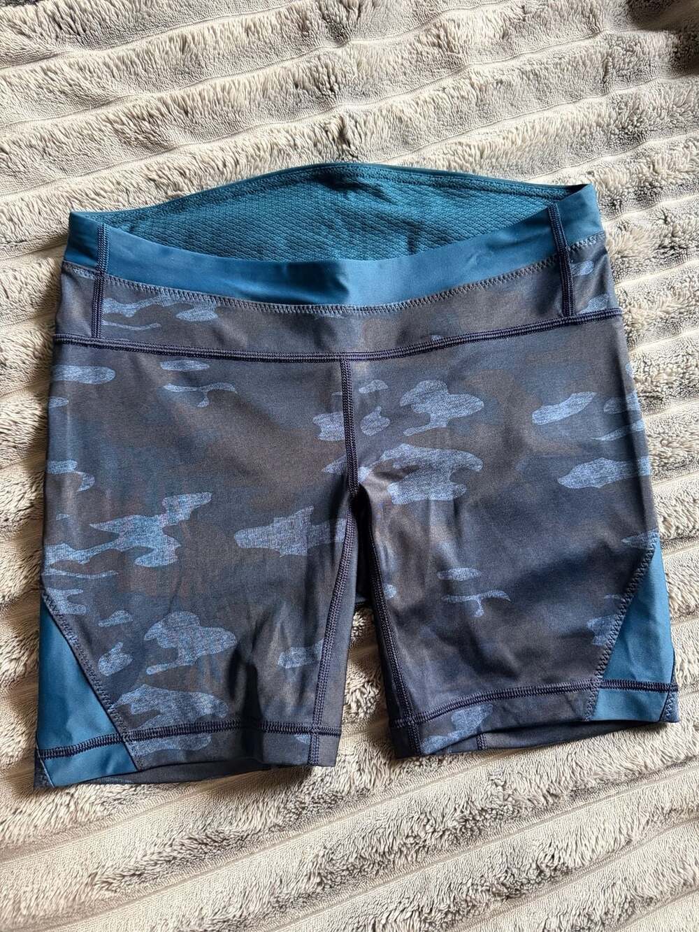 Lululemon Clip In High-Rise Biker Shorts Oil Slick Blue Camo Size 8